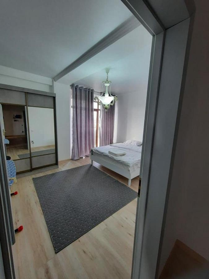 Diplomat - 2 Apartment Bishkek Exterior photo