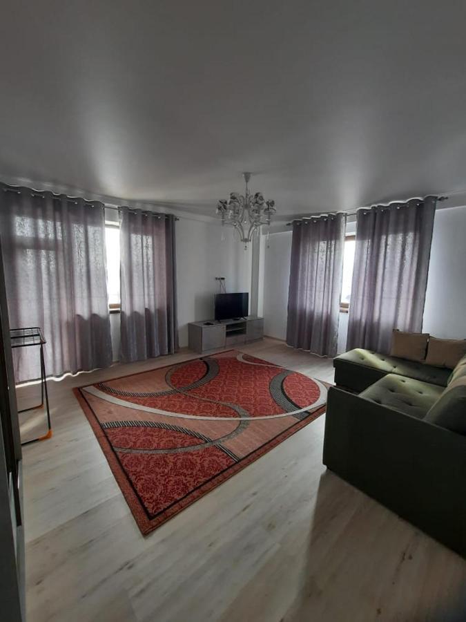 Diplomat - 2 Apartment Bishkek Exterior photo