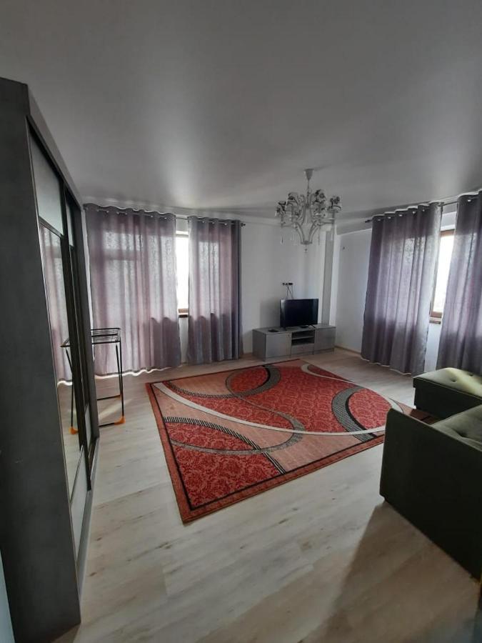 Diplomat - 2 Apartment Bishkek Exterior photo